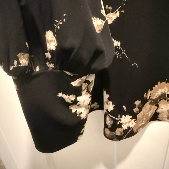 Women’s Plus Size Karen Kane Long Sleeve Blouse Size 3X. - Picture 3 of 5